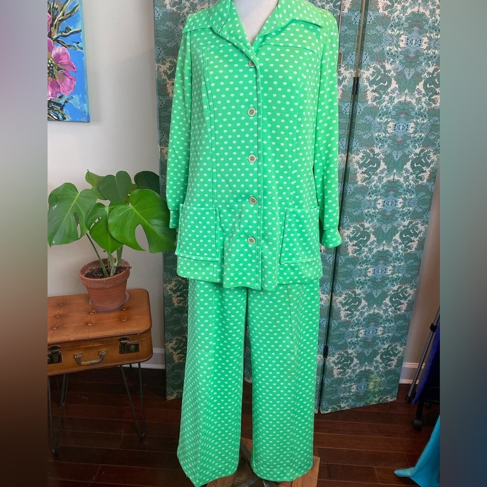 Vintage 1970s polyester Bright Green polkadot 2pc suit Collar women’s M/L